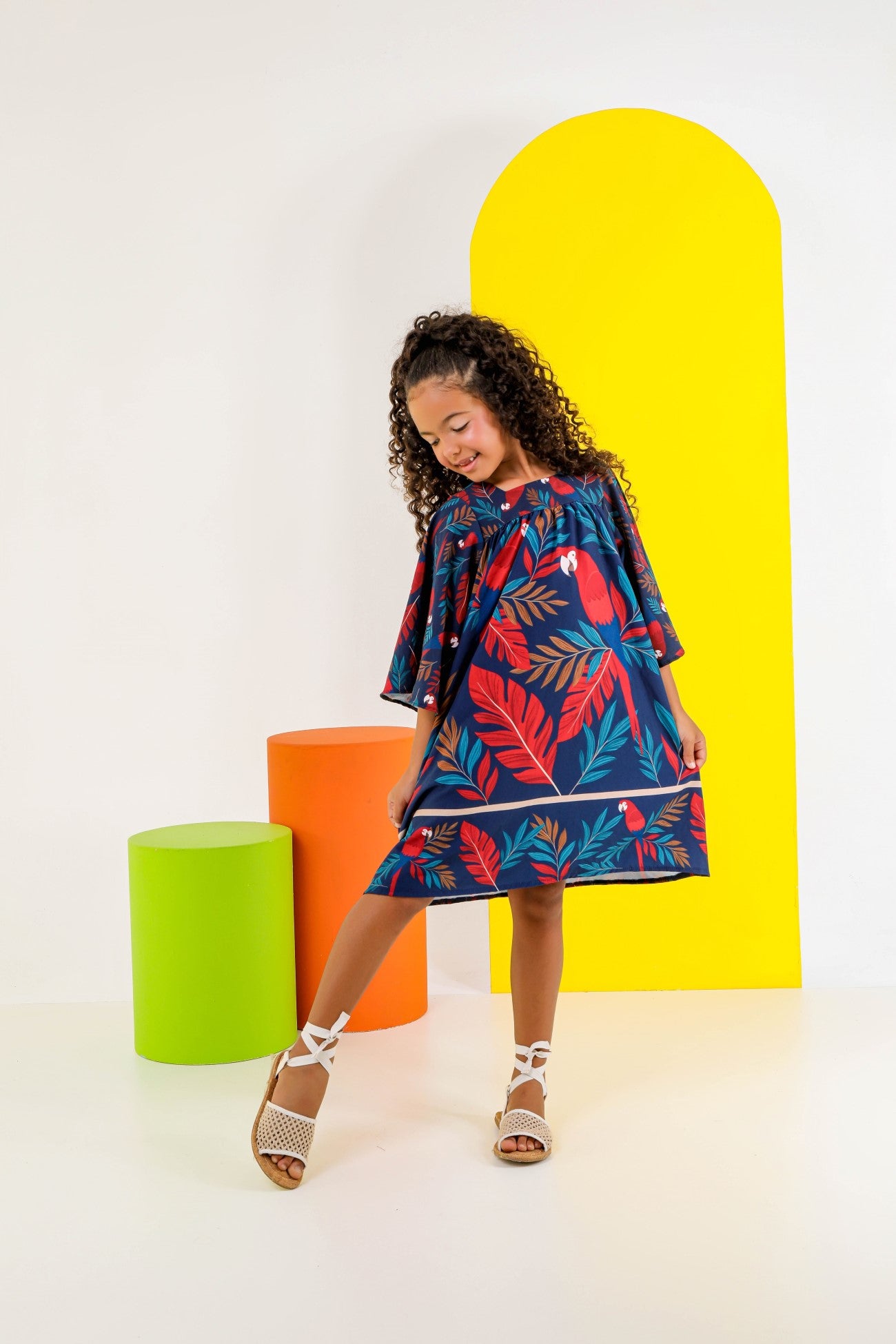 Vestido Manga Longa Infantil Estampa Arara Azul e Vermelho