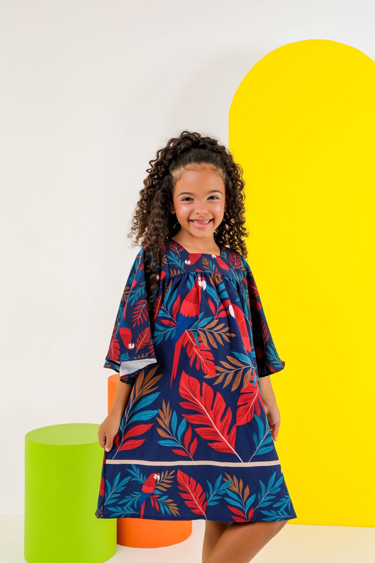 Vestido Manga Longa Infantil Estampa Arara Azul e Vermelho
