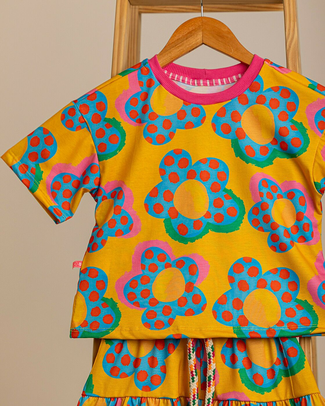 Conjunto Infantil Feminino Blusa E Saia Amarelo Estampa Floral Bambolê Poá