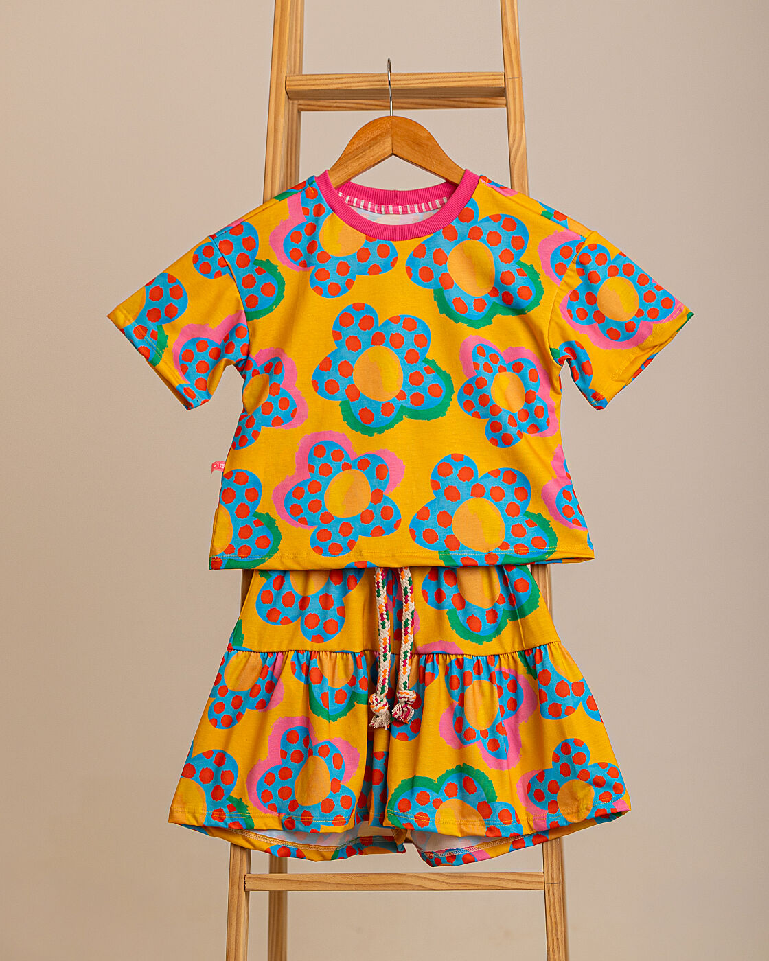 Conjunto Infantil Feminino Blusa E Saia Amarelo Estampa Floral Bambolê Poá