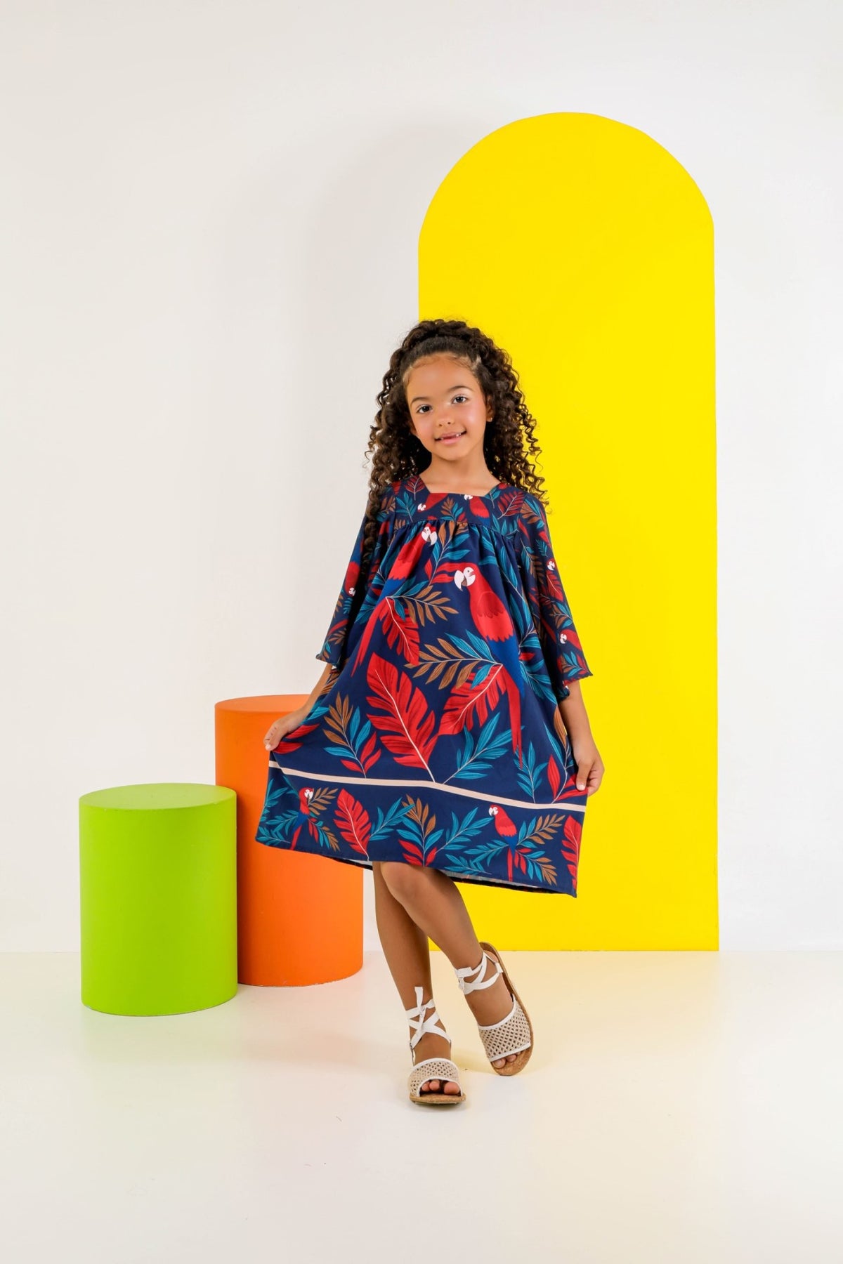 Vestido Manga Longa Infantil Estampa Arara Azul e Vermelho