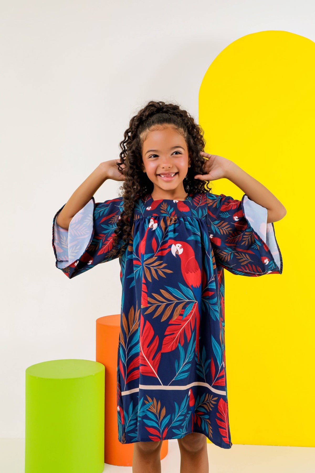 Vestido Manga Longa Infantil Estampa Arara Azul e Vermelho